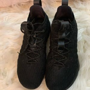 LEBRON 15 Low, Men’s Basketball Shoe 9